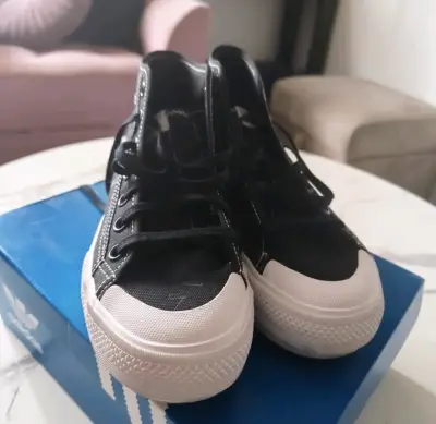 Zapatillas negras altas - miniatura 2