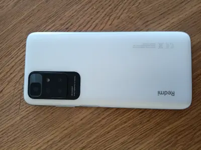 Celular Redmi blanco con cámara - miniatura 1