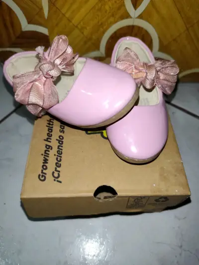 Zapatos rosados para bebé rosado - miniatura 1