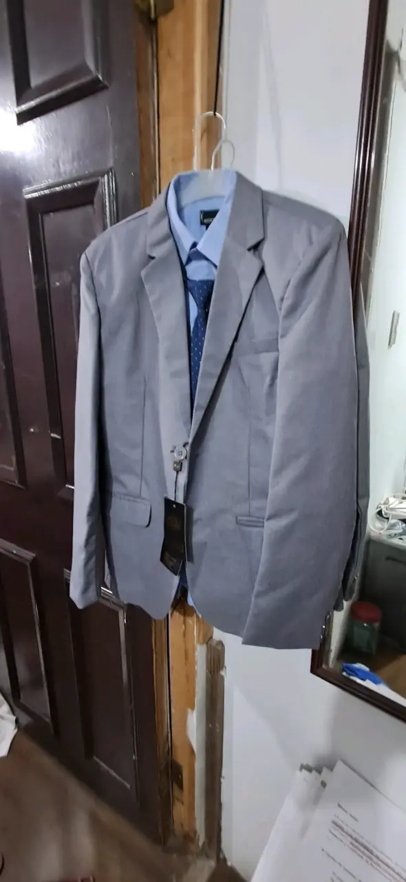 Traje formal gris con corbata - 2
