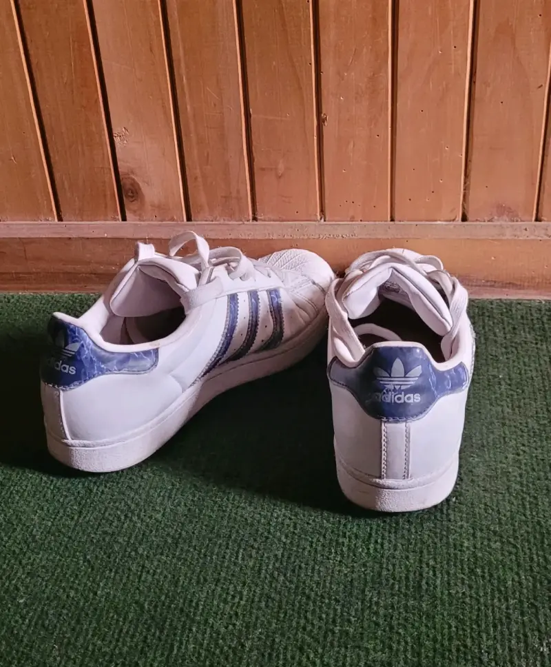 Zapatillas blancas con franjas azules - 3