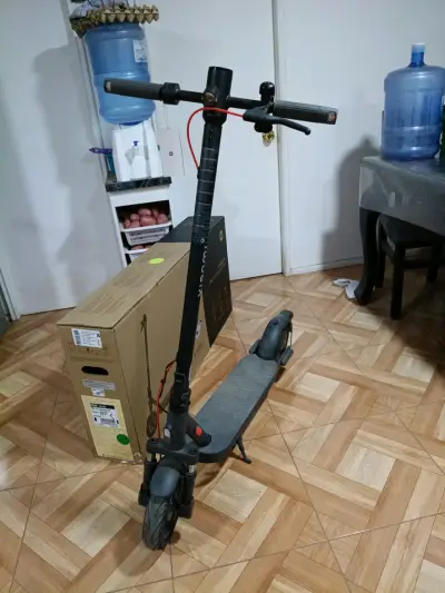 Scooter eléctrico plegable negro - miniatura 1