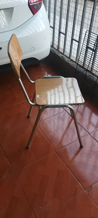 Silla metálica con asiento de madera - miniatura 3