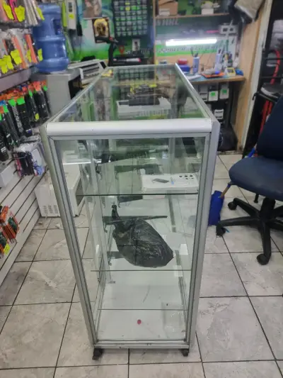 Vitrina de tienda en vidrio - miniatura 2
