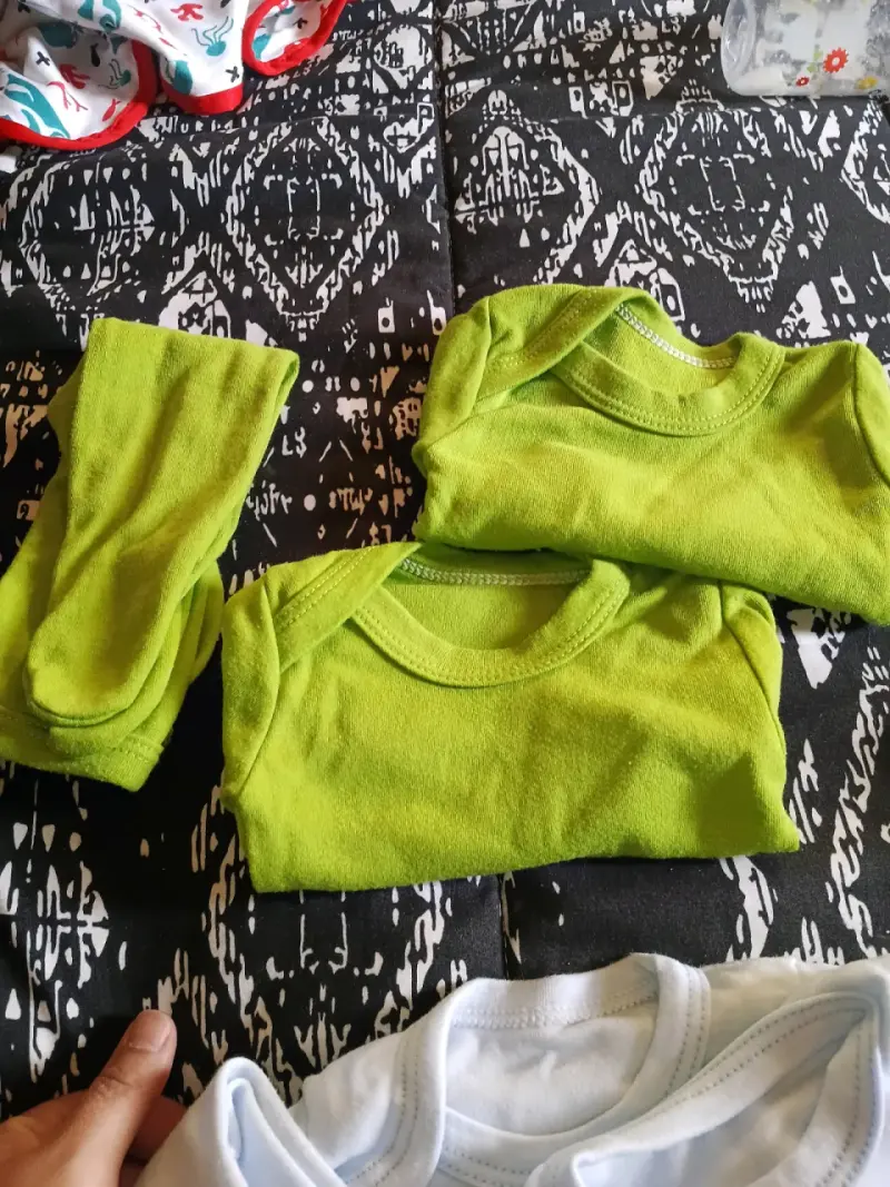 Lote de ropa bebe - 2