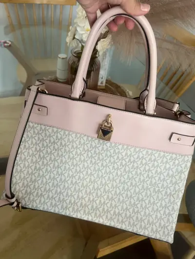 Cartera MK rosa, blanco y gris. - miniatura 1