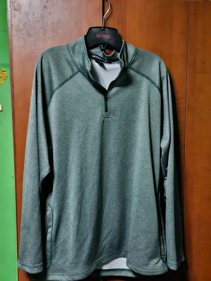 Chaqueta gris y negra - 2