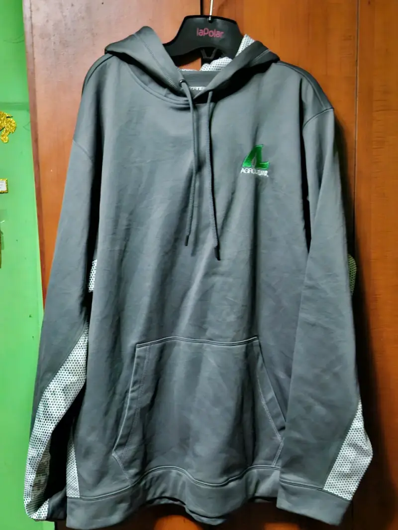 Chaqueta gris y negra - 5