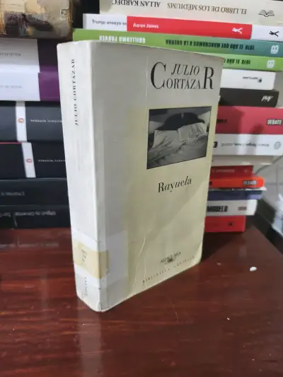 Libro 'Rayuela' de Julio Cortázar - miniatura 2