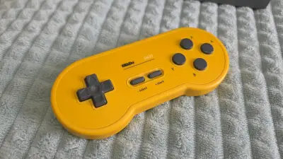 Control  8BitDo SN30 yellow edition. - miniatura 1