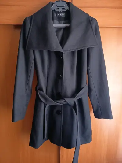 Abrigo negro elegante - miniatura 1