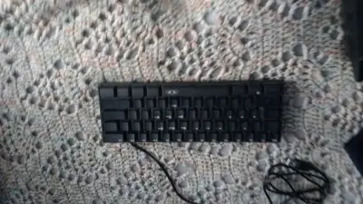 Teclado de membrana compacto negro - miniatura 1