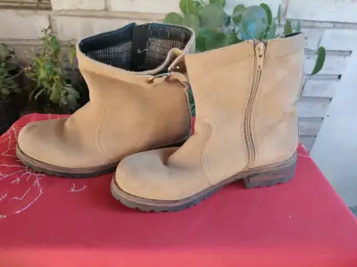 Botas de gamuza beige - miniatura 1