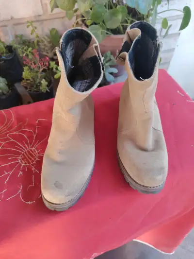 Botas de gamuza beige - miniatura 2