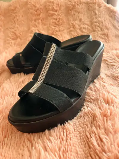 Sandalias negras con plataforma - miniatura 1