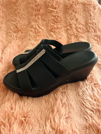 Sandalias negras con plataforma - miniatura 2