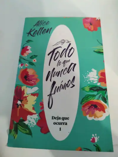 Libro 'Todo lo que nunca fuimos' - miniatura 1