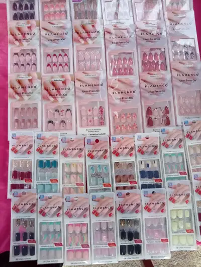 Set de uñas postizas variadas - miniatura 1