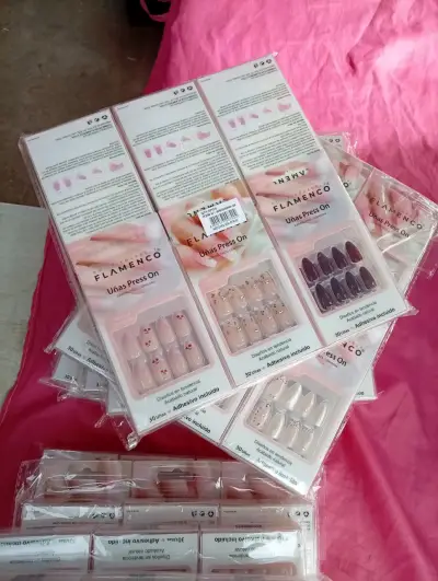 Set de uñas postizas variadas - miniatura 3