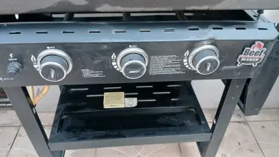 Parrilla a gas de tres quemadores - miniatura 2