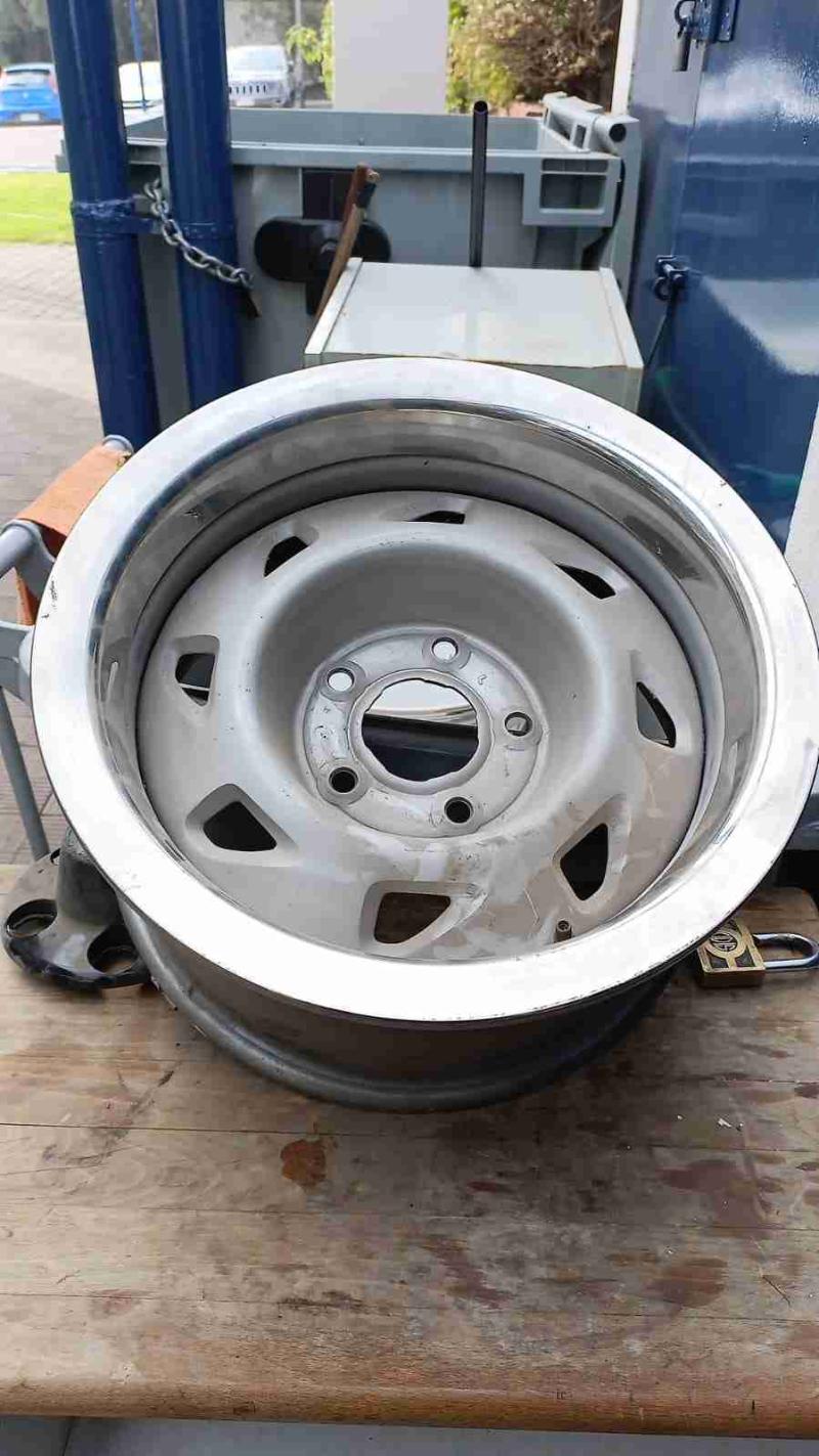 Llanta Dodge Ram 2500 de 8 pernos - 4