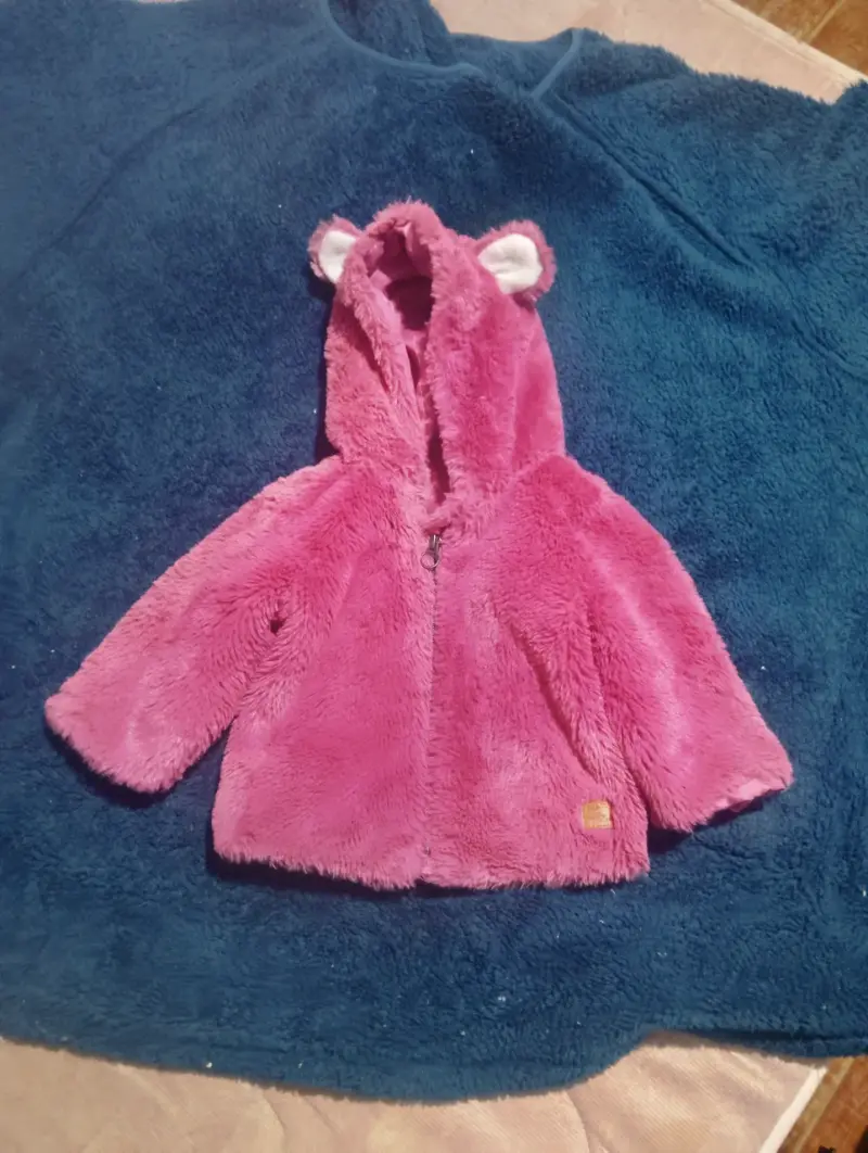Chaleco rosado con capucha - 2