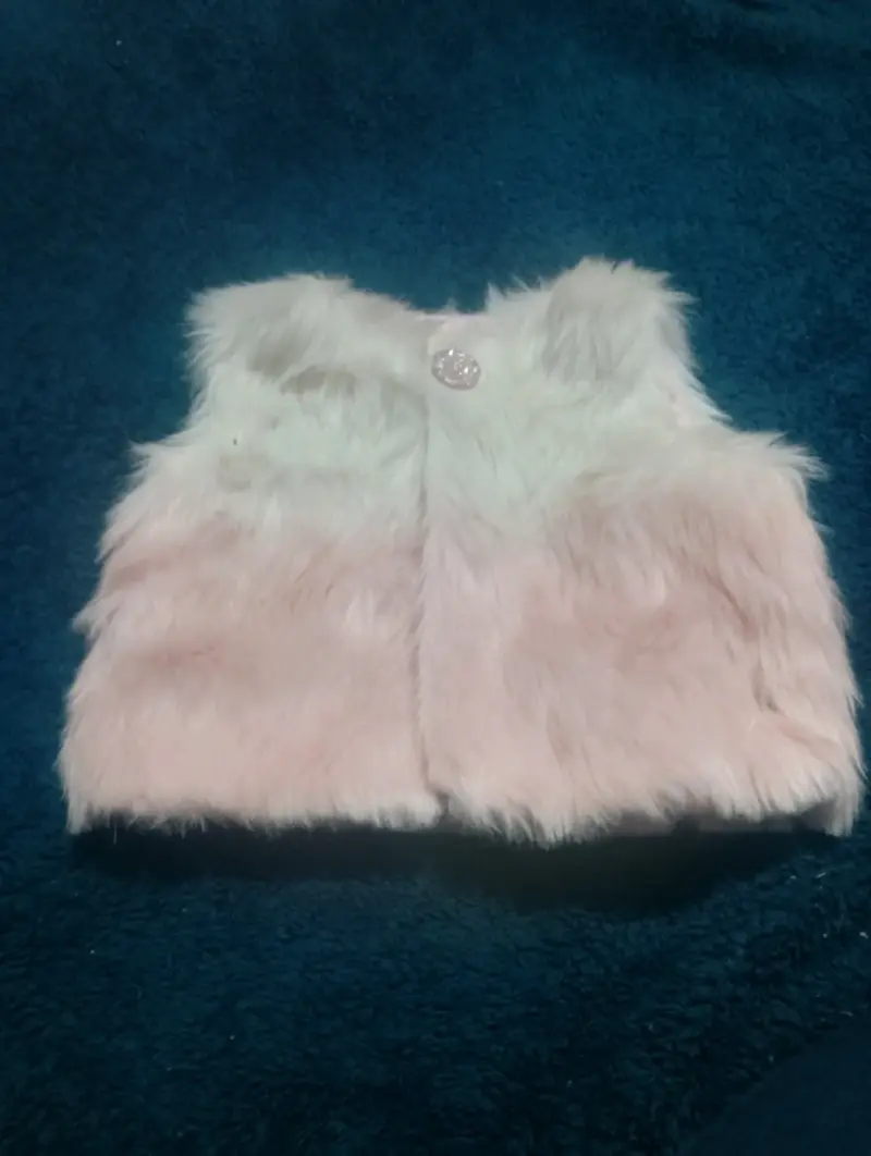 Chaleco rosado con capucha - 3