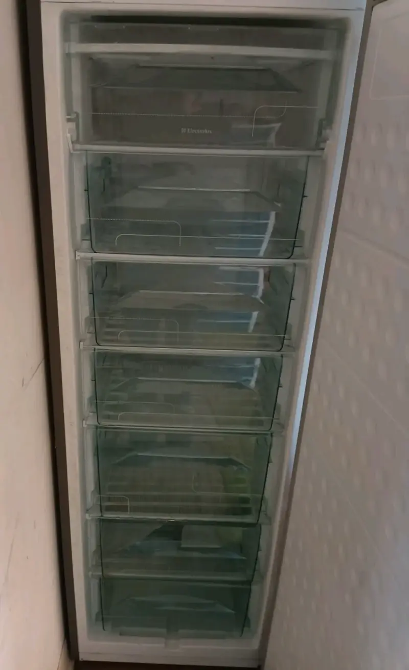 Freezer Electrolux vertical - 2
