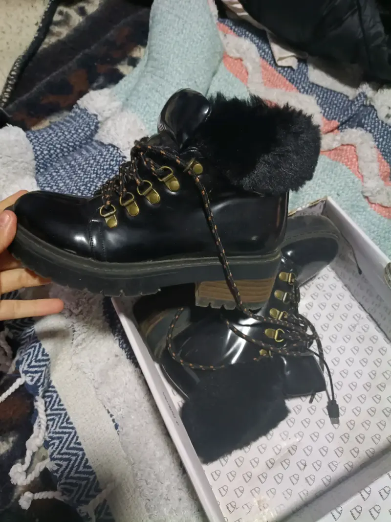 Botines negros con peluche - 2