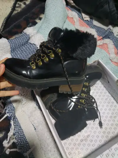 Botines negros con peluche - miniatura 2