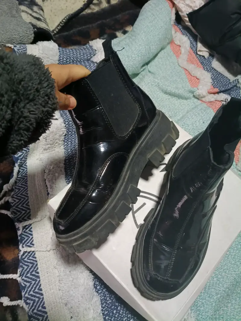 Botines negros con peluche - 4