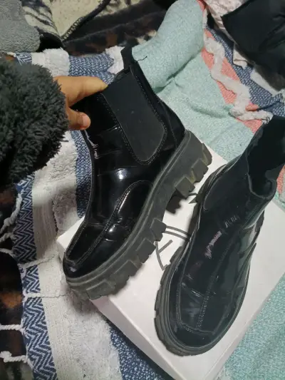 Botines negros con peluche - miniatura 4