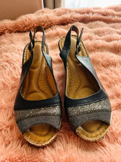 Sandalias negras de verano - miniatura 1