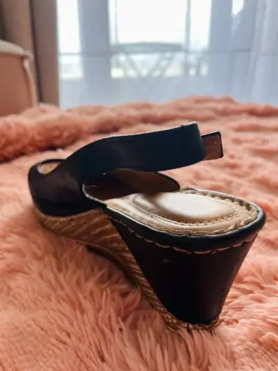 Sandalias negras de verano - miniatura 6