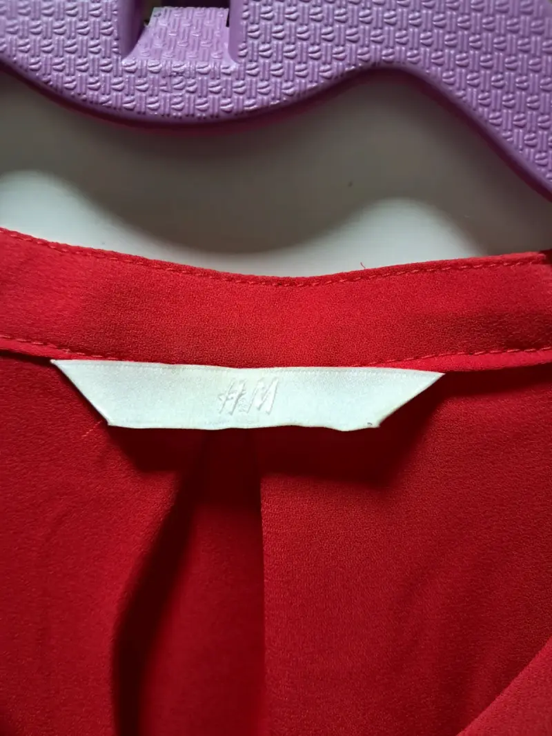 Blusa roja con mangas bordadas - 3