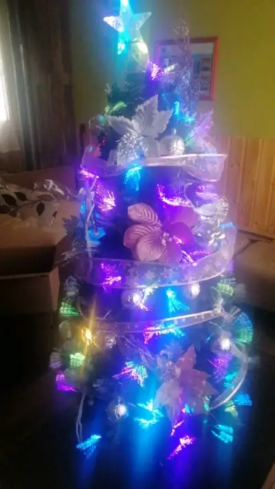 Arbol de Navidad decorado - miniatura 2