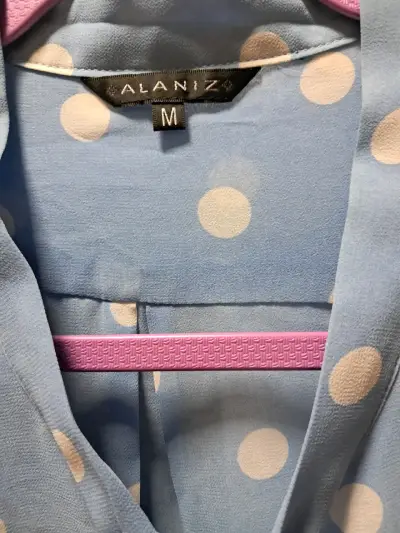Blusa celeste con lunares - miniatura 4