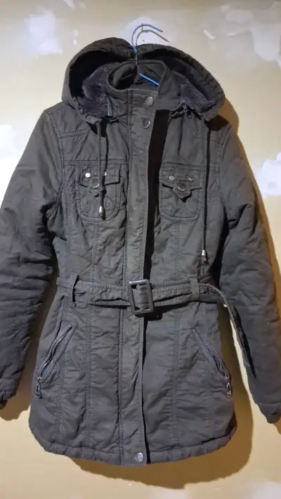 Parka verde con capucha - miniatura 1