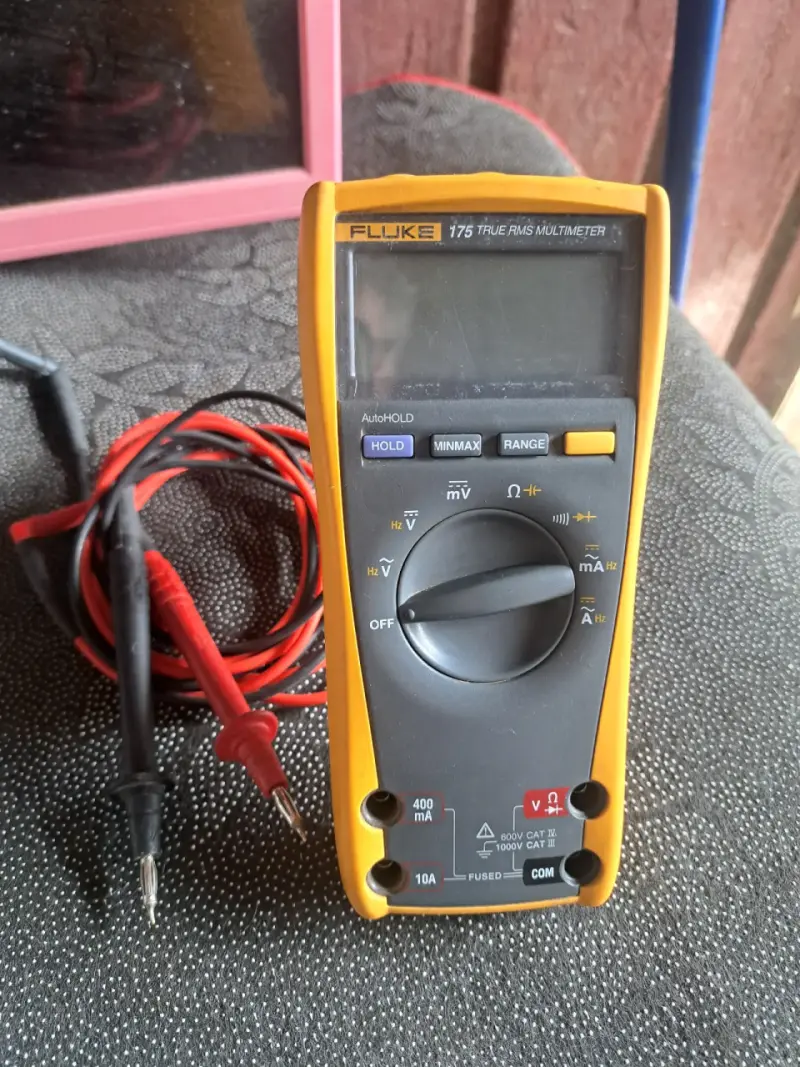 Multímetro Fluke 175 True RMS - 1
