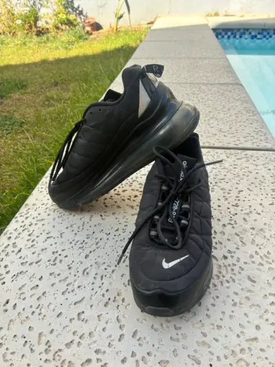 Zapatillas deportivas negras Nike - miniatura 1