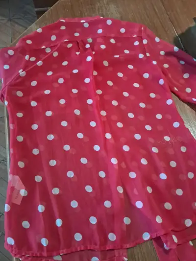 Blusa fucsia con lunares blancos - miniatura 4