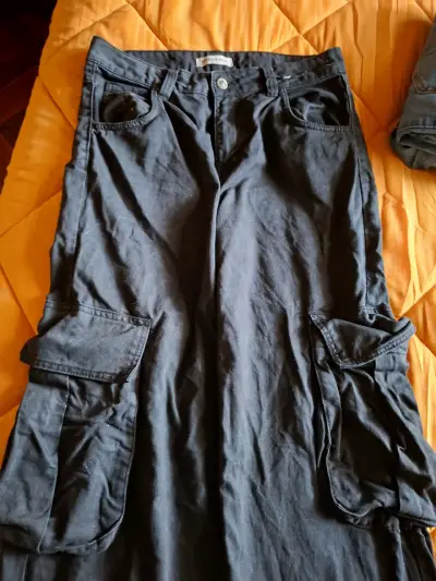 Pantalón jeans negro cargo - miniatura 3