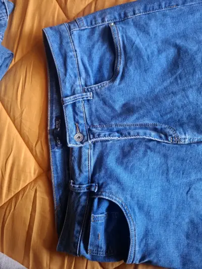 Jeans azul clásico para mujer - miniatura 1