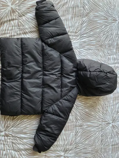 Parka negra con capucha - miniatura 3