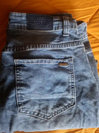 Jeans azul claro - miniatura 4