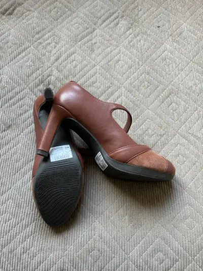 Zapatos de tacón marrón - miniatura 1