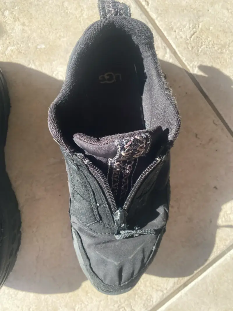 Zapatillas negras UGG con cierre - 3