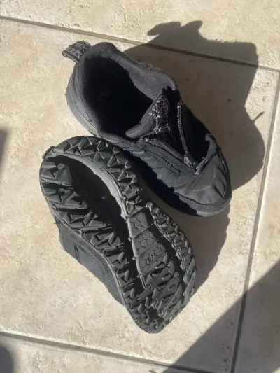 Zapatillas negras UGG con cierre - miniatura 4