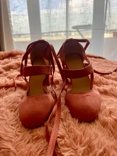 Zapatos rosados con cintas - miniatura 1