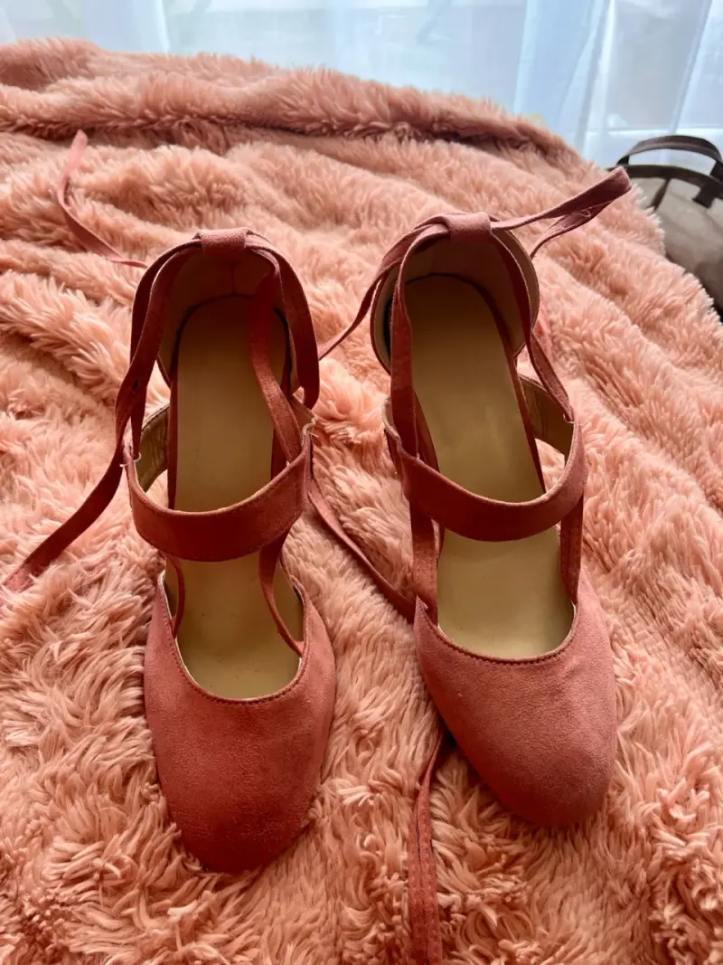 Zapatos rosados con cintas - 2